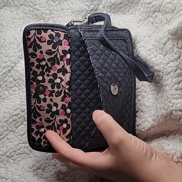 Vera Bradley Iconic RFID All In One Denim Cell Phone denim Crossbody Vera Bradle - Picture 16 of 17